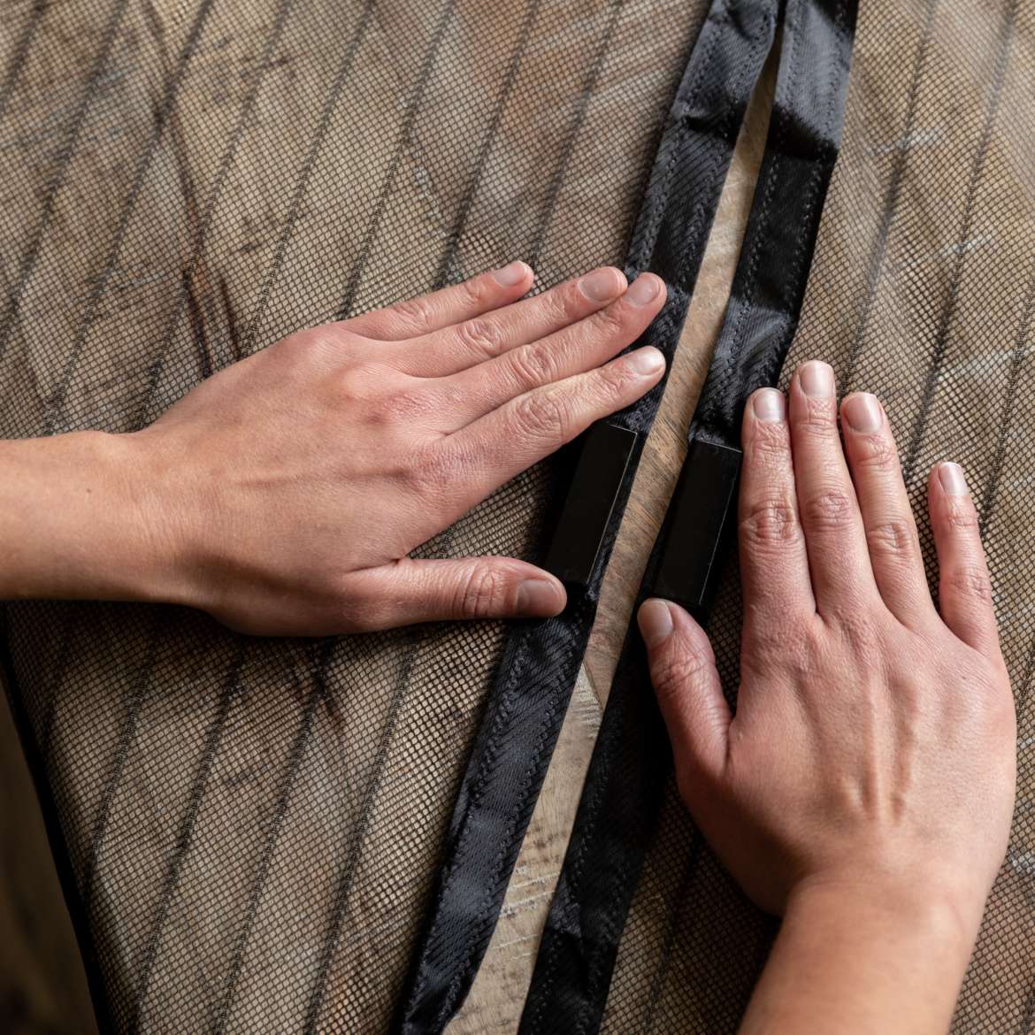 Duck® Brand Hands-Free Magnetic Screen Door